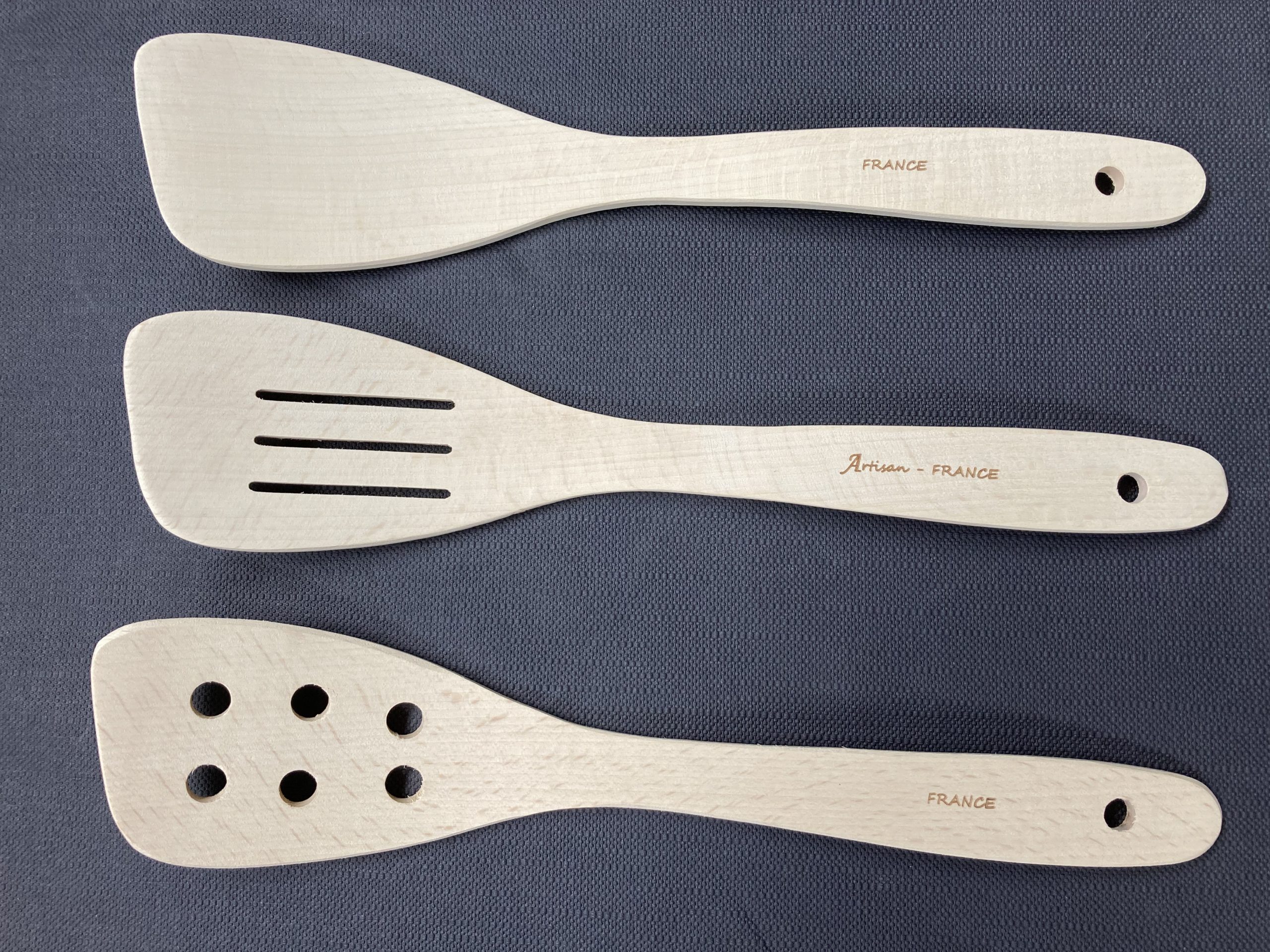 Pelle galbée spéciale et perçage manche 31 cm Pelle galbée spéciale et perçage manche 31 cm<br />